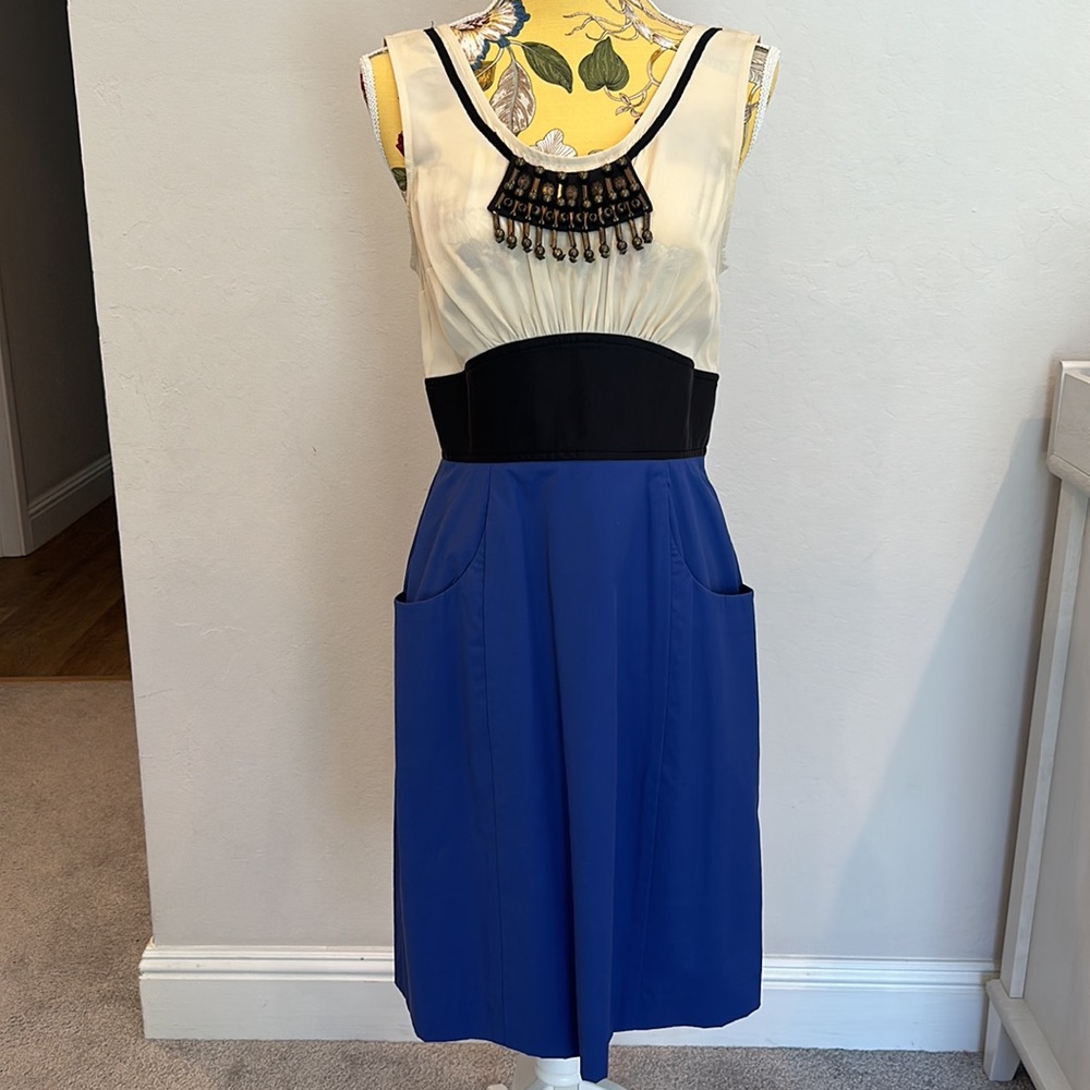 Comfortable dress with ornated beads